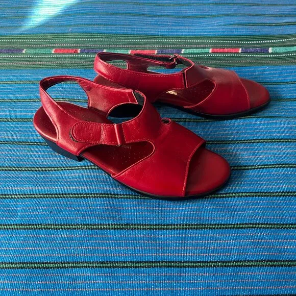 SAS cherry red velcro sandals like new size 7 - Picture 4 of 5